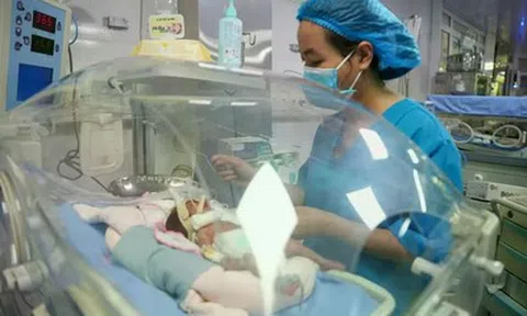 Nuôi sống thành công bé sinh non cực nhẹ cân 600 gram: Kỳ tích giữa đời thực