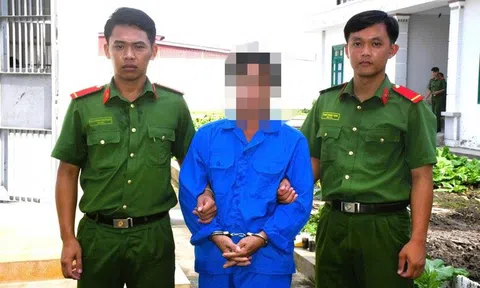 Bắt đối tượng giở trò đồi bại với bé gái