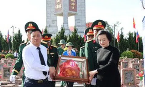 Đón 80 hài cốt liệt sĩ quân tình nguyện, chuyên gia Việt Nam hy sinh trên đất Lào trở về đất mẹ