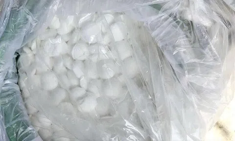 Phá đường dây vận chuyển hơn 2,4 tấn xyanua xuyên biên giới, khởi tố 35 đối tượng