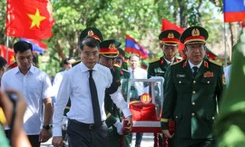 Thủ tướng Lê Minh Hưng dự lễ truy điệu và an táng hài cốt liệt sĩ tại tỉnh Quảng Trị
