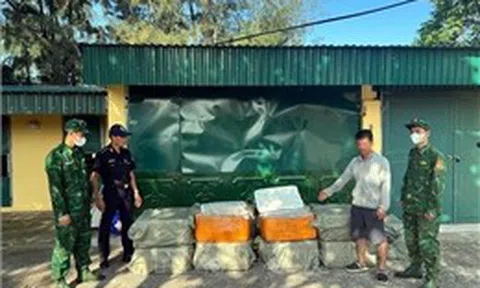 Phát hiện một bè mảng vận chuyển lượng lớn thực phẩm không rõ nguồn gốc