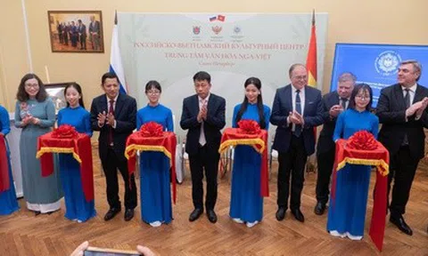 Trao tặng “Tủ sách tiếng Việt” tại Nga, lan toả tri thức và văn hoá Việt
