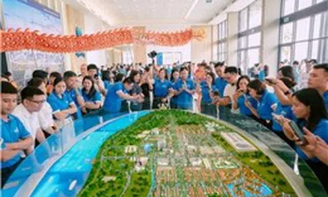 Khai trương văn phòng bán hàng, Thành phố Ánh sáng Eurowindow Light City