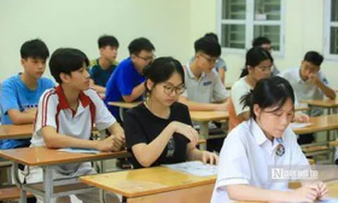 Sáng nay, gần 125.000 học sinh Hà Nội làm bài thi Ngữ văn vào lớp 10
