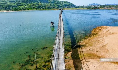 Độc đáo cây cầu gỗ dài nhất Việt Nam bắc qua sông, nối liền hai xã ở Đắk Lắk