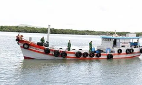 Tạm giữ tàu chở 10.000 lít dầu DO không rõ nguồn gốc