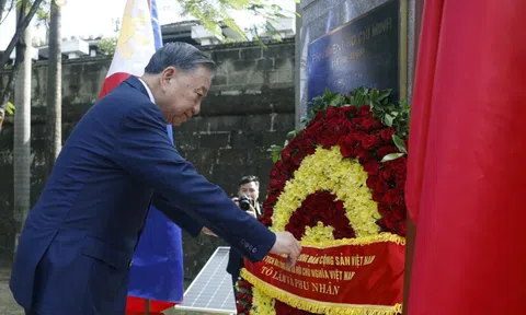 Tổng Bí thư, Chủ tịch nước Tô Lâm dâng hoa tưởng niệm Chủ tịch Hồ Chí Minh tại Philippines