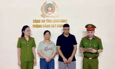 2 người bị khởi tố vì bán bánh đúc có chứa hàn the