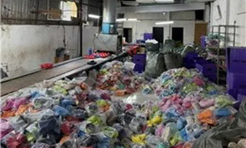 TP Hồ Chí Minh triệt phá đường dây sản xuất hơn 23.000 đôi dép giả thương hiệu
