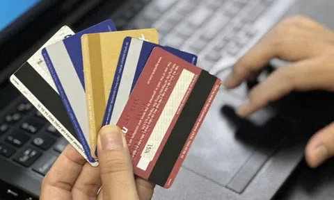 Ba mẹ con ở Tp.HCM mua bán hàng nghìn tài khoản ngân hàng