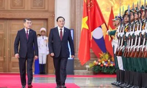 Thủ tướng Lê Minh Hưng chủ trì lễ đón chính thức Thủ tướng CHDCND Lào