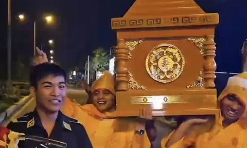 Vụ khiêng quan tài diễu phố trong tiệc sinh nhật: Bắt chủ trại hòm và 6 người liên quan