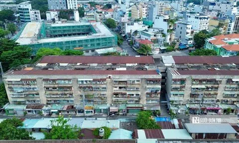 Bên trong chung cư nổi tiếng ở Tp.HCM xuống cấp nghiêm trọng, chờ ngày tháo dỡ