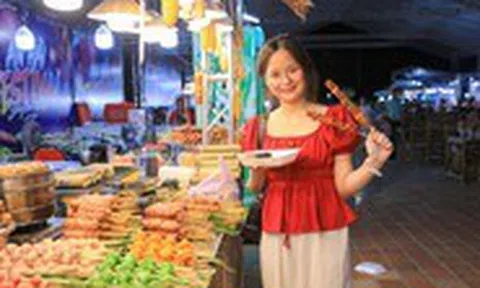 Hàng ngàn du khách trải nghiệm hơn 100 gian hàng tại lễ hội ven biển Đà Nẵng