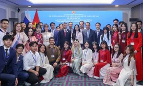 Thủ tướng Lê Minh Hưng: Mỗi người Việt Nam ở nước ngoài phải là một đại sứ của dân tộc