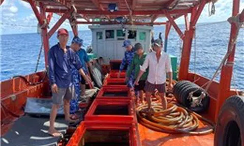 Cảnh sát biển bắt giữ tàu chở 55.000 lít dầu DO không rõ nguồn gốc trên biển