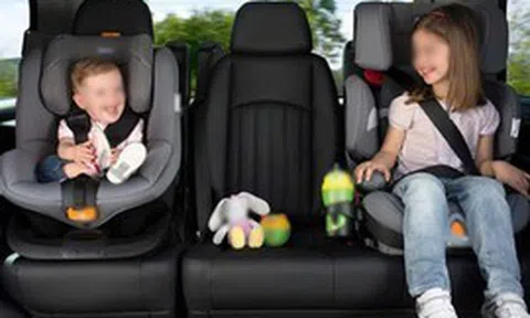 Từ 15/8, phạt cảnh cáo ô tô chở trẻ em không có thiết bị an toàn phù hợp