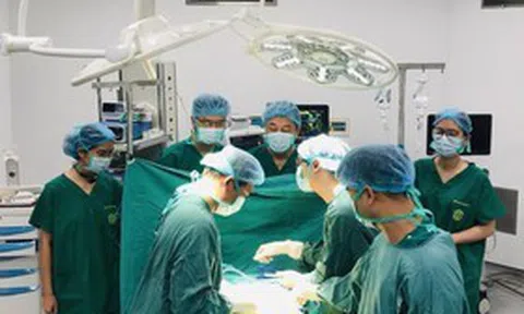 Can thiệp khẩn cấp cứu bệnh nhân áp xe gan không cần chuyển tuyến