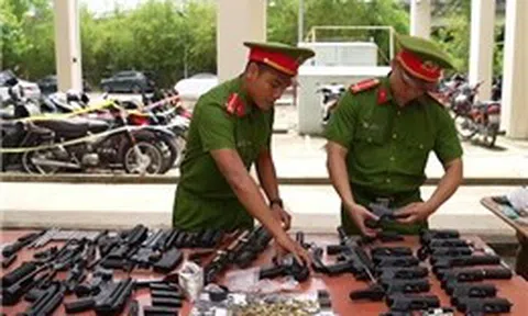 Công an TP Hồ Chí Minh triệt phá đường dây chế tạo, mua bán vũ khí quân dụng qua mạng