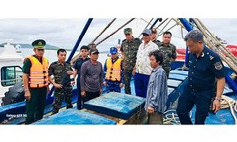 Hải quan phối hợp bắt tàu chở 30.000 lít dầu DO không rõ nguồn gốc
