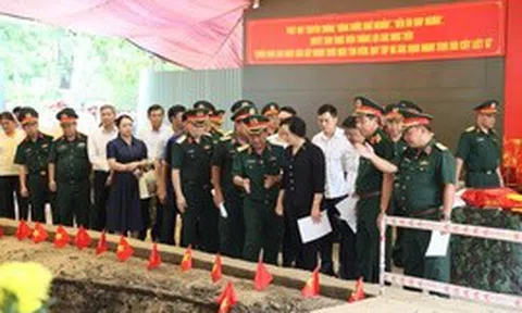 Phó Thủ tướng Phạm Thị Thanh Trà kiểm tra công tác chuẩn bị Lễ triển khai tìm kiếm, quy tập hài cốt liệt sĩ tại Công viên Lê Thị Riêng