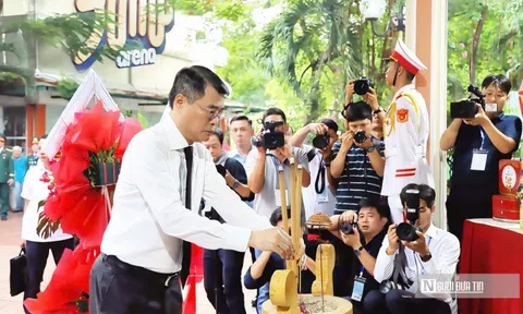 Thủ tướng Lê Minh Hưng dự lễ tìm kiếm hài cốt liệt sĩ ở công viên Lê Thị Riêng