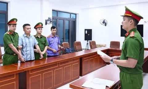 Tạm giữ một giáo viên liên quan vụ điểm toán cao bất thường ở Tuyên Quang