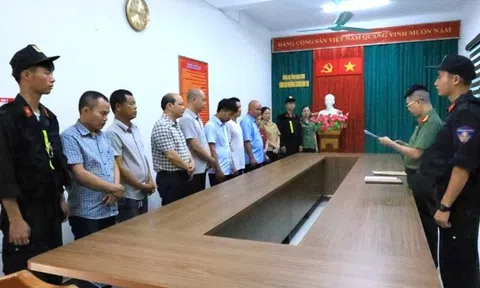 2 Phó chủ tịch xã cùng 10 người bị bắt vì tham ô tiền công đức