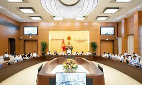 Khai mạc Phiên họp thứ tư của Ủy ban Thường vụ Quốc hội