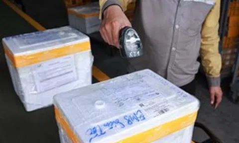 Giao nhiệm vụ vận chuyển mẫu sinh phẩm ADN trong chiến dịch 500 ngày đêm cho Bưu điện Việt Nam