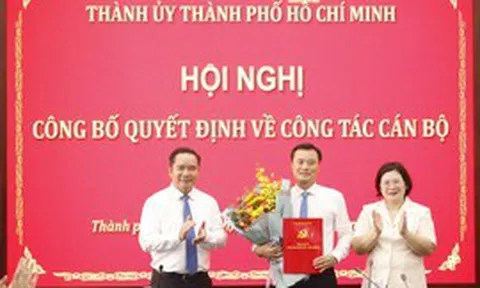 Phê chuẩn miễn nhiệm chức vụ Phó Chủ tịch UBND Thành phố Hồ Chí Minh