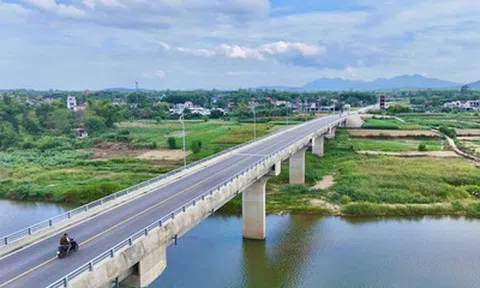 Cận cảnh cầu 150 tỷ đồng "nối đôi bờ vui", người dân hết cảnh đi vòng hơn 20km