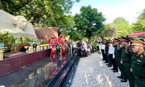Đại tướng Nguyễn Trọng Nghĩa dâng hương và kiểm tra công tác tìm kiếm, quy tập hài cốt liệt sĩ tại Công viên Lê Thị Riêng