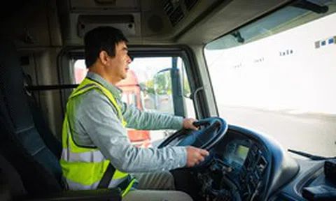 Báo động tình trạng thiếu lái xe đầu kéo, xe chở khách trên 30 chỗ ngồi