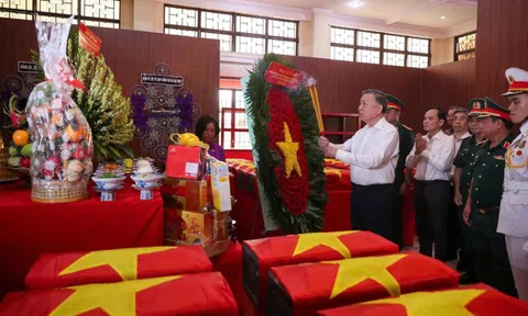Tổng Bí thư, Chủ tịch nước dâng hương tưởng niệm, thăm lực lượng tìm kiếm hài cốt liệt sĩ tại Công viên Lê Thị Riêng