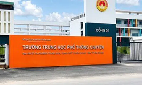 Khởi tố thêm 1 giáo viên tự ra đầu thú trong vụ điểm toán cao bất thường ở Tuyên Quang