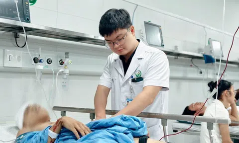 Vụ xe khách lao khỏi cao tốc ở Hà Nội: Bộ Y tế chỉ đạo khẩn