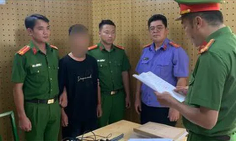 Bắt đối tượng dụ bé gái ra khỏi ký túc xá rồi thực hiện hành vi đồi bại