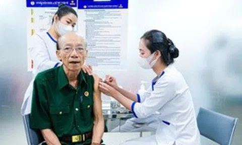 VNVC trao tặng 10.000 liều vaccine cúm tri ân người có công dịp 27/7