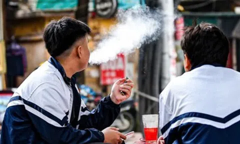 Kiểm tra căn cước, VNeID với người nghi dưới 18 tuổi mua thuốc lá