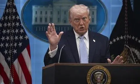 Ông Trump nhắc lại cảnh báo sẽ tấn công Iran "rất mạnh", cam kết "giành chiến thắng"