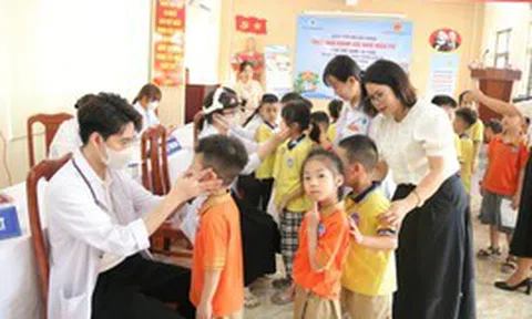 Đề xuất chính sách khuyến khích, khen thưởng đối với tập thể, cá nhân thực hiện tốt công tác dân số