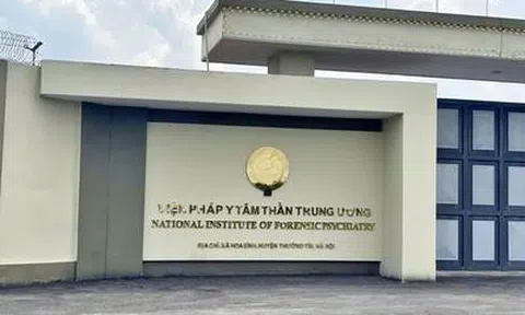 Cho bệnh nhân dùng nước sôi, cán bộ được "cảm ơn" 3 triệu đồng