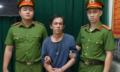 Đập tủ kính cướp vàng giữa ban ngày ở TPHCM