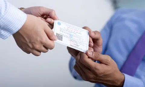Có VNeID, còn cần mang thẻ BHYT giấy khi đi khám bệnh?