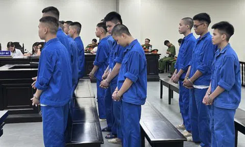 Hai nhóm "quái xế" hỗn chiến bằng gạch đá trên quốc lộ, thiếu niên 17 tuổi tử vong