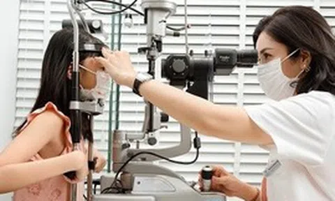 Tỷ lệ tật khúc xạ ở trẻ gia tăng: Khuyến nghị của chuyên gia