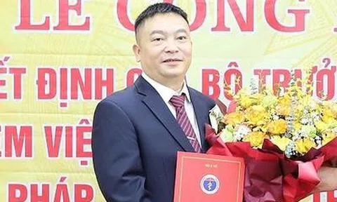 Hé lộ "ký hiệu lạ" tại những cọc tiền trong két sắt của Viện trưởng