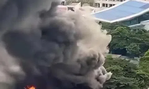 Hà Nội: Cháy nhiều gara ô tô trên đường Lê Quang Đạo